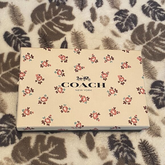 Coach Boxed Small Wristlet In Signature Jacquard NWB - Picture 8 of 8